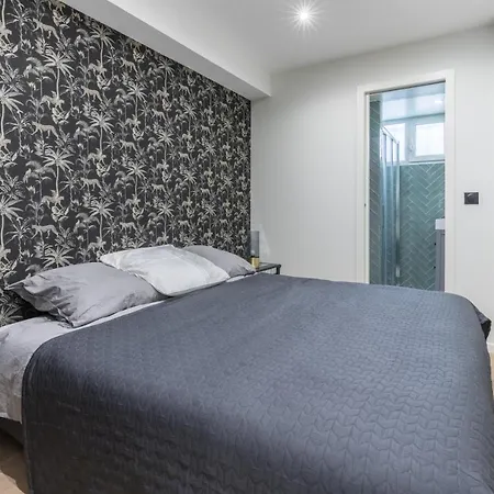 Au Pied Du Sacre Coeur - 5 Pers